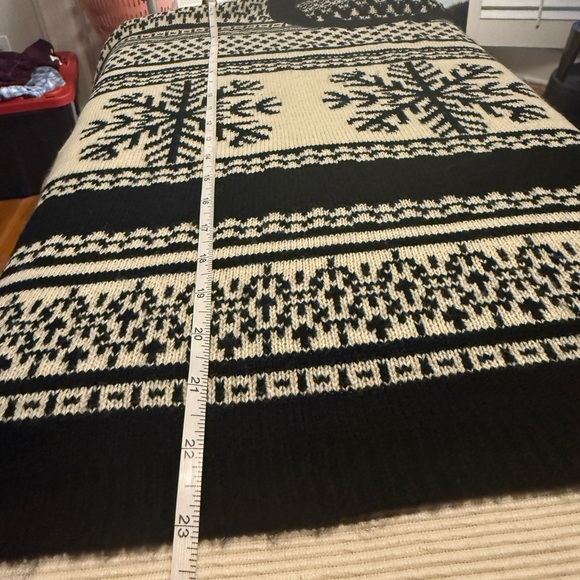 Shosho Black and White Snowflake Sweater - Picture 4 of 7